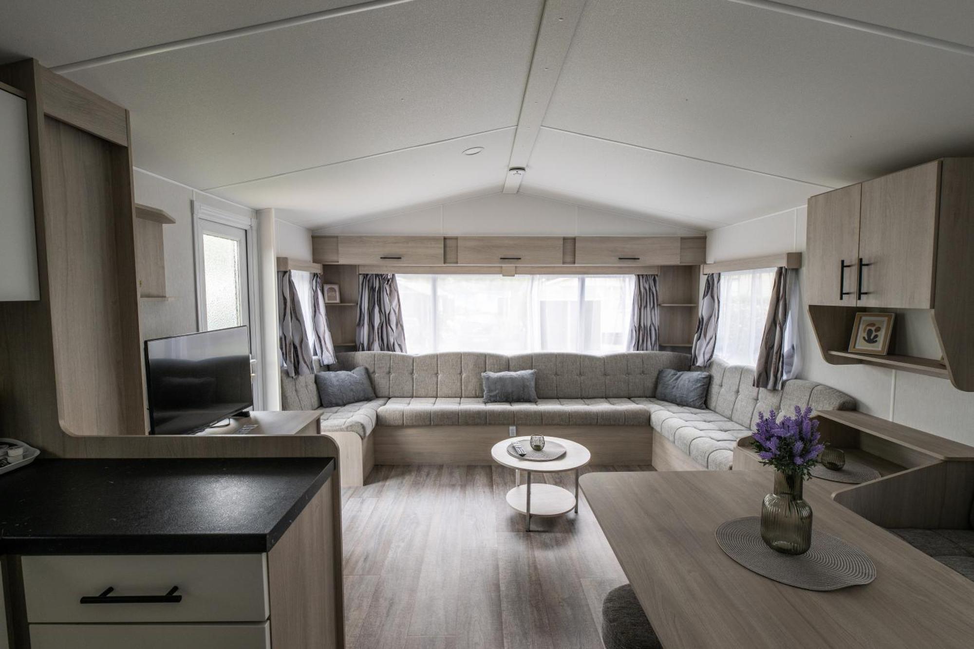 25 Min Roermond Maasmechelen Maastricht * Kinrooi